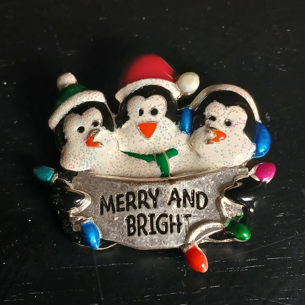 Vtg Christmas Penguins Brooch Pin Snowy Merry And Bright String of Lights